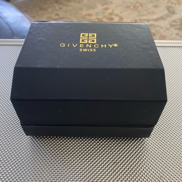 🌷sold🌷Givenchy Ladies watch - Picture 2 of 8